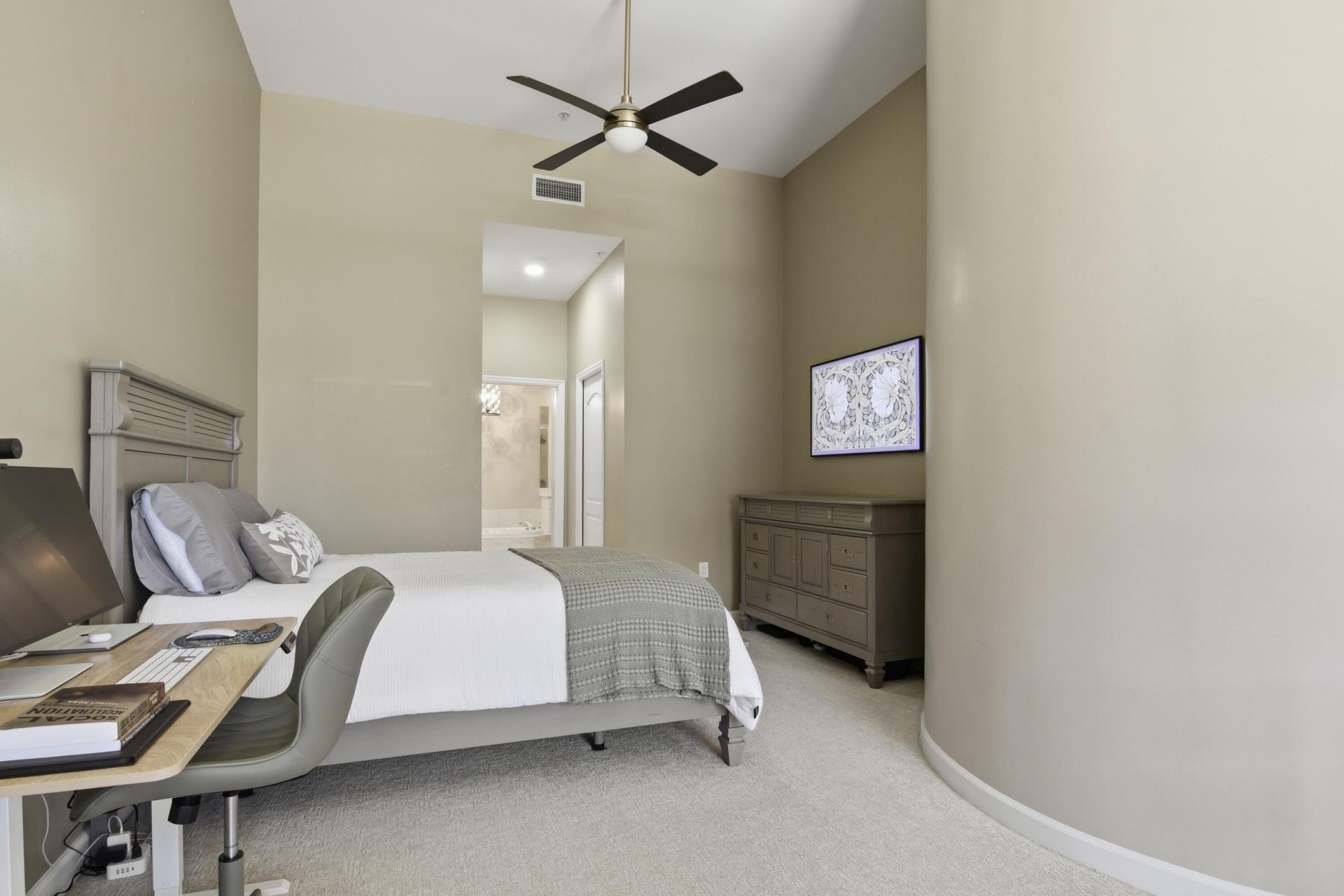 801 S Olive Avenue, Unit 206, West Palm Beach, FL 33401 Photo