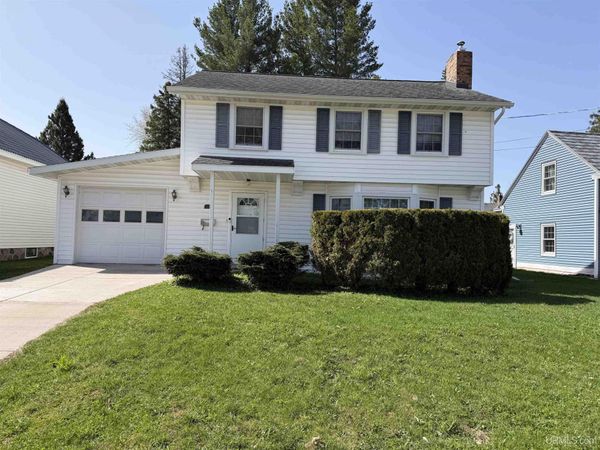 143 E Francis Street, Ironwood, MI 49938