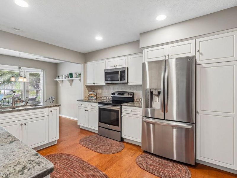 3567 Sparrow Pond Circle , Bath, OH 44333 Photo 10
