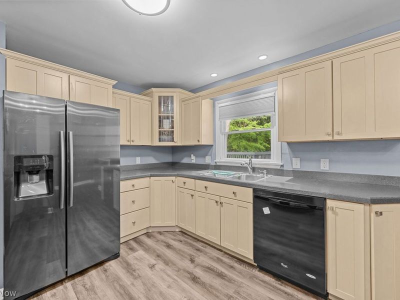 391 Park Avenue , Chardon, OH 44024 Photo 7