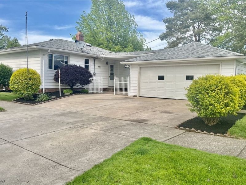 36 E Dartmoor Avenue , Seven Hills, OH 44131 Photo 3