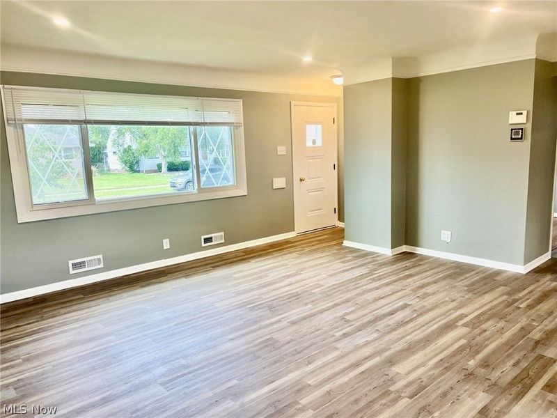 36 E Dartmoor Avenue , Seven Hills, OH 44131 Photo 9