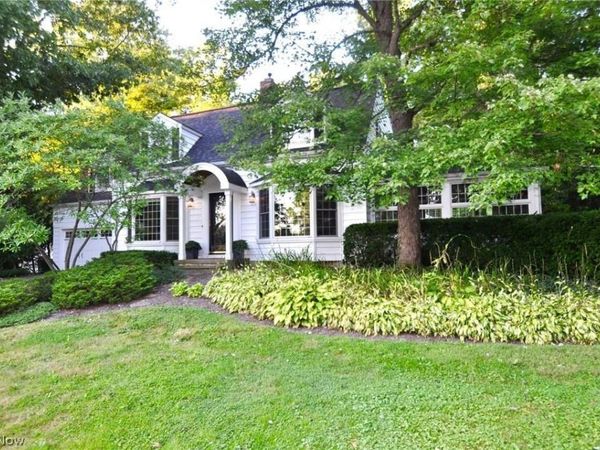 8282 Valley Drive , Chagrin Falls, OH 44023