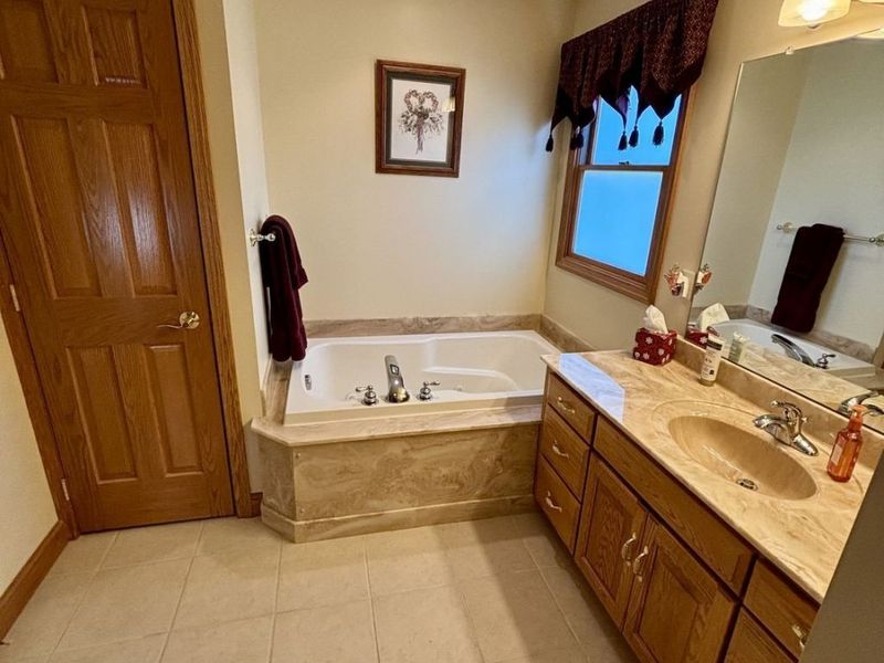 225 Pinehurst Drive , Dover, OH 44622 Photo 8