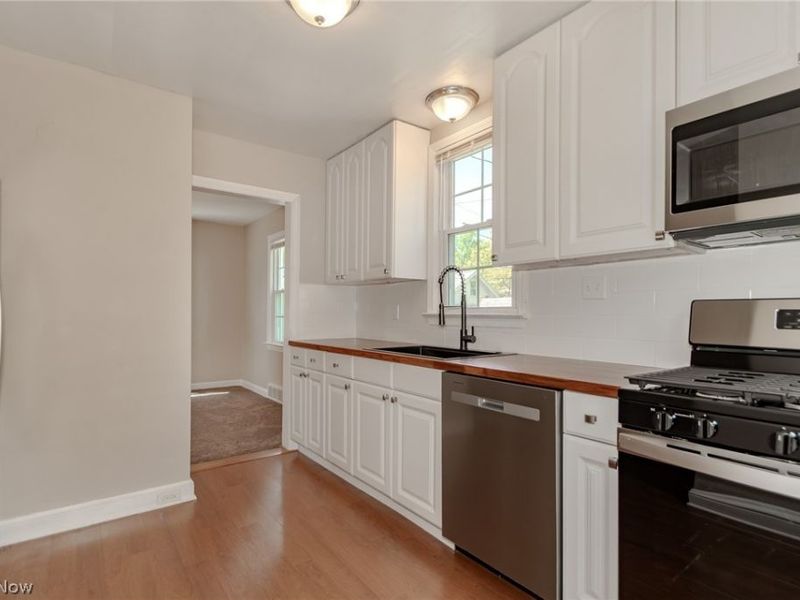 360 E 248th Street , Euclid, OH 44123 Photo 11