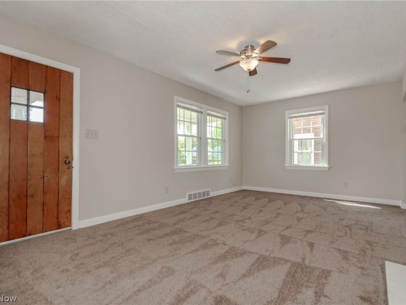 360 E 248th Street , Euclid, OH 44123 Photo 4
