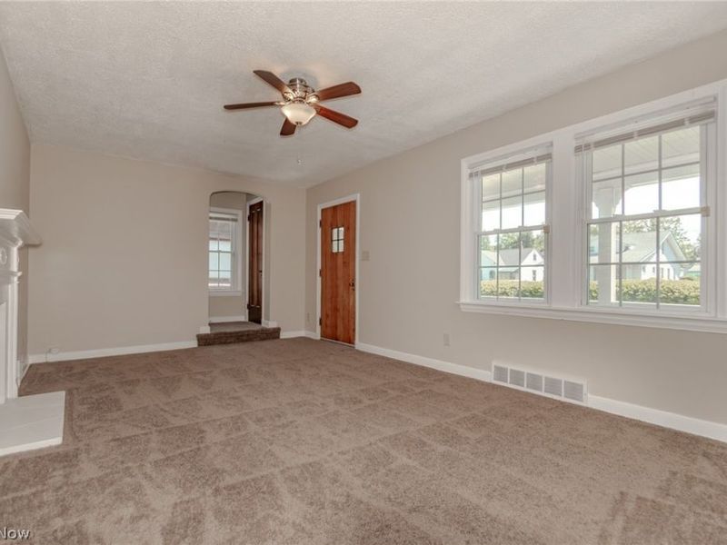 360 E 248th Street , Euclid, OH 44123 Photo 5