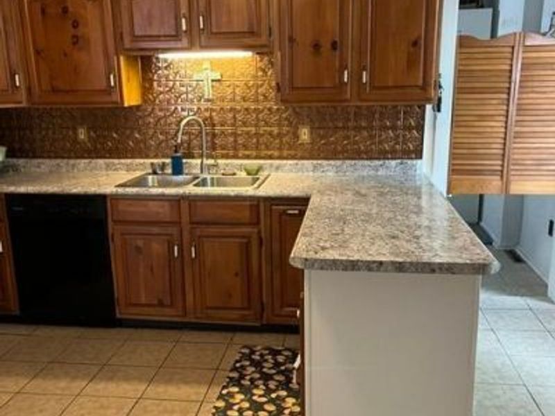 5742 South Street , Vermilion, OH 44089 Photo 6