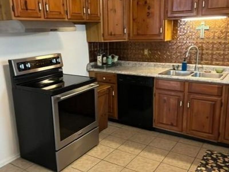 5742 South Street , Vermilion, OH 44089 Photo 7