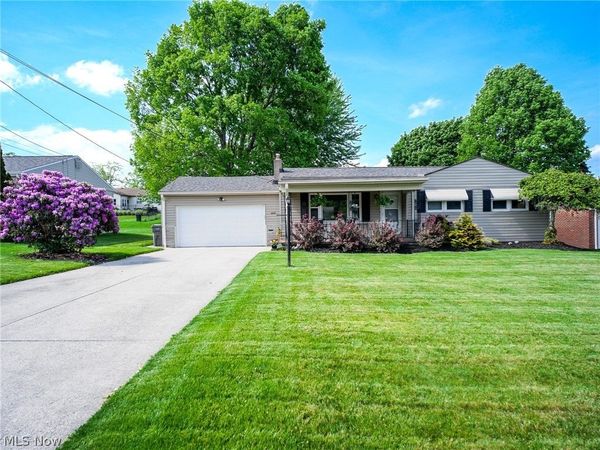 2866 Peacock Drive , Youngstown, OH 44511