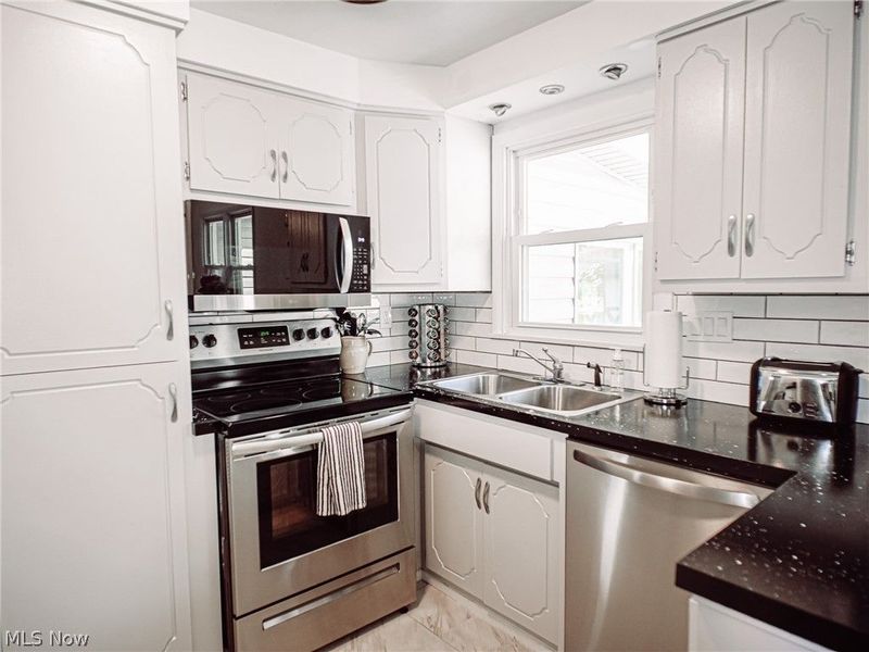 2866 Peacock Drive , Youngstown, OH 44511 Photo 8