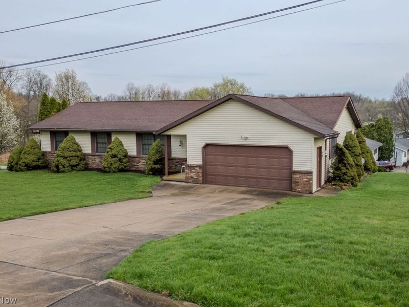 3192 Dewalt Drive, Green, OH 44312 Photo 2