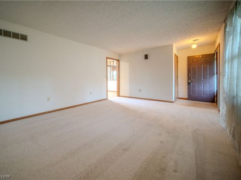 3192 Dewalt Drive, Green, OH 44312 Photo 8
