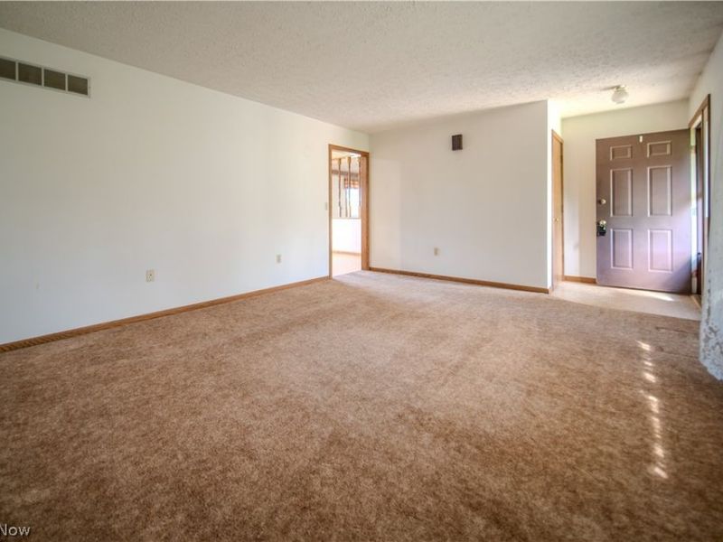 3192 Dewalt Drive, Green, OH 44312 Photo 8
