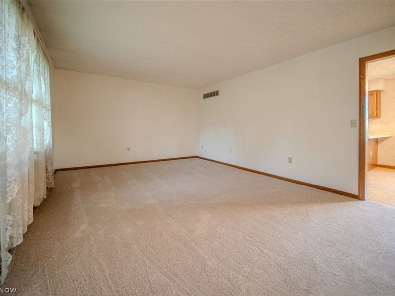 3192 Dewalt Drive, Green, OH 44312 Photo 9