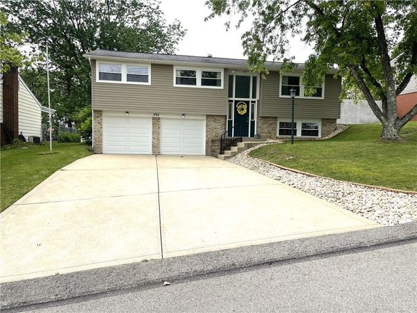 592 Surfside Dr, Pittsburgh, PA 15239