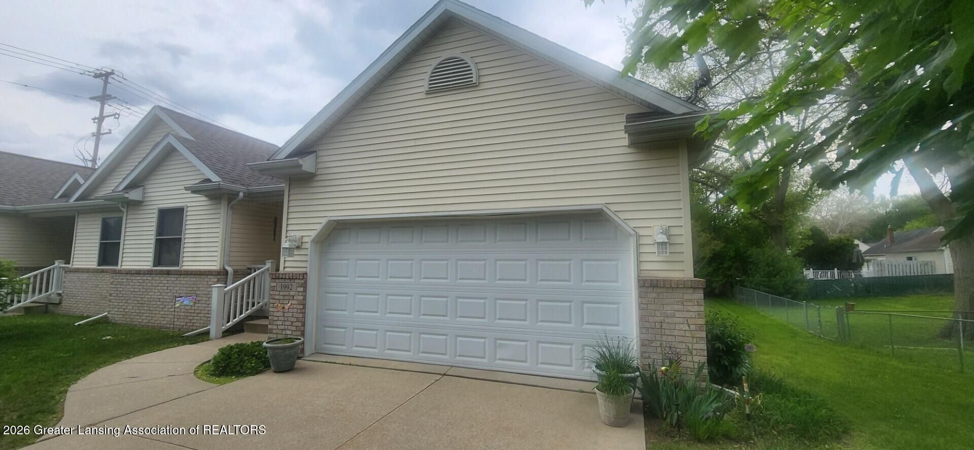 1992 Summit Street, Holt, MI 48842 Main Photo
