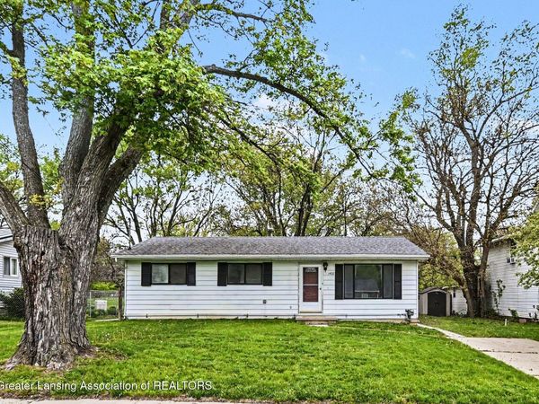1422 Pierce Road, Lansing, MI 48910