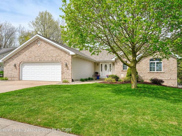 802 Woodbury Drive, Grand Ledge, MI 48837