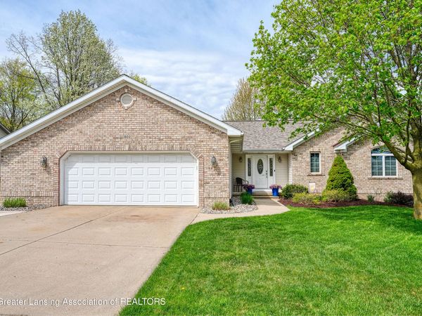 802 Woodbury Drive, Grand Ledge, MI 48837