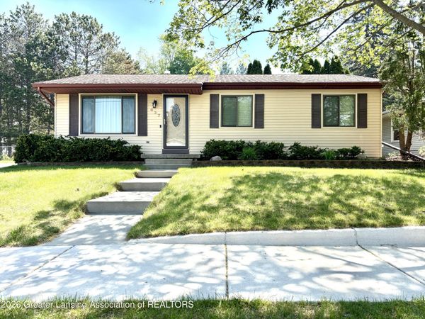 637 Green Street, Grand Ledge, MI 48837