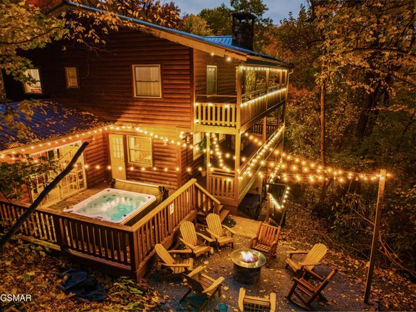 1318 N Baden Drive, Gatlinburg, TN 37738