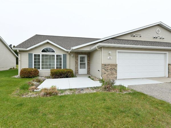 426 30th Street N, Moorhead, MN 56560
