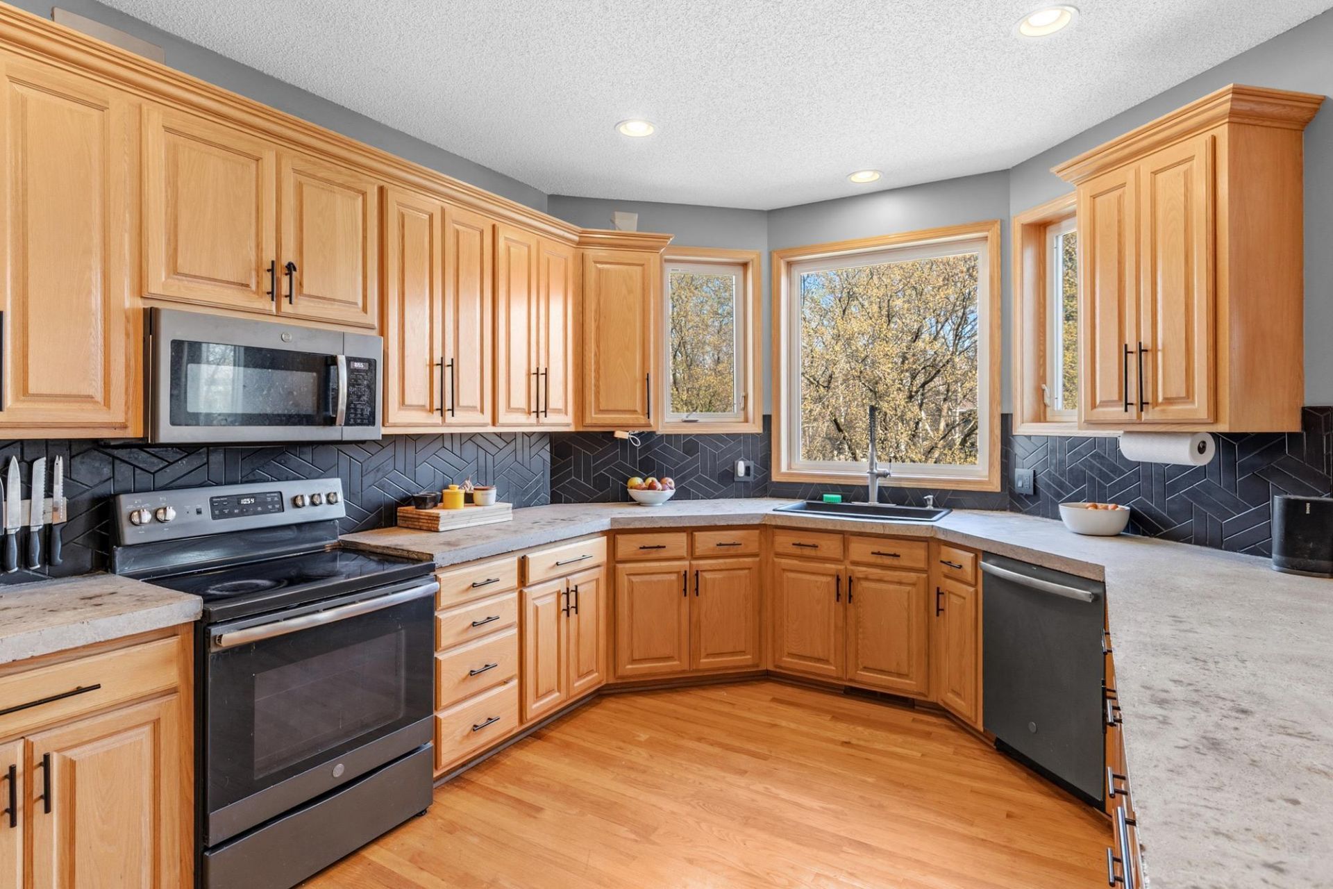 4695 138th Street W, Apple Valley, MN 55124 Main Photo