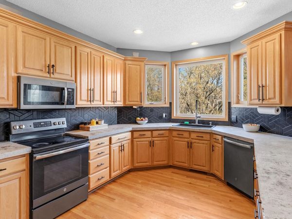 4695 138th Street W, Apple Valley, MN 55124