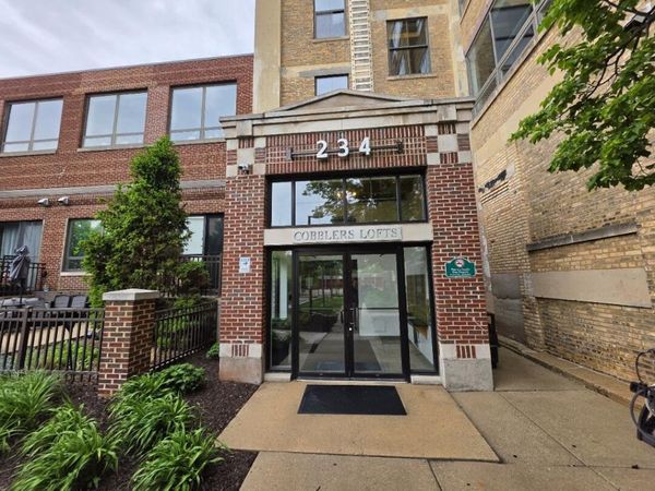 234 Reservoir AVENUE, Unit 404, Milwaukee, WI 53212
