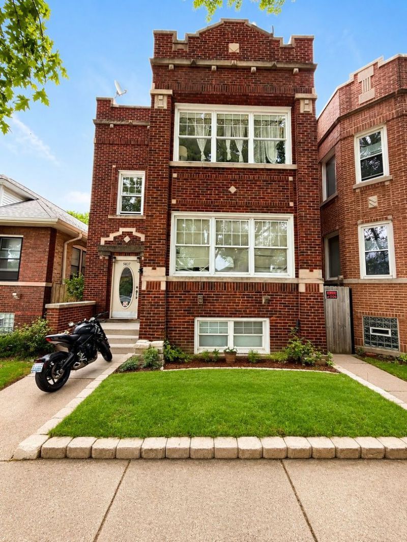 5837 N Washtenaw Avenue , Chicago, IL 60659 Main Photo