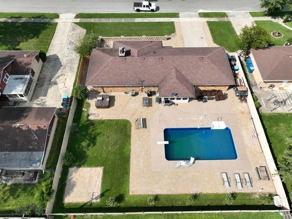 378 Oakwood Drive , Crete, IL 60417