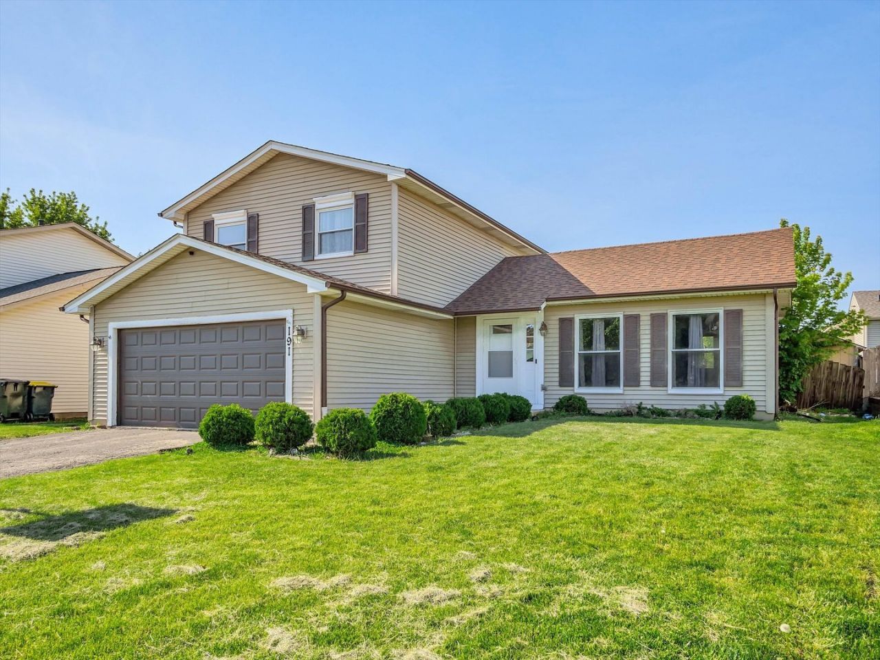 191 Pebblecreek Trail , Carol Stream, IL 60188 Main Photo