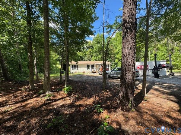 22560 Genito Road , Amelia, VA 23002
