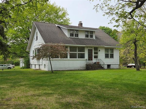 403 East Road , Holly Vlg, MI 48442