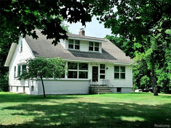 403 East Road, Holly Village, Mi 48442