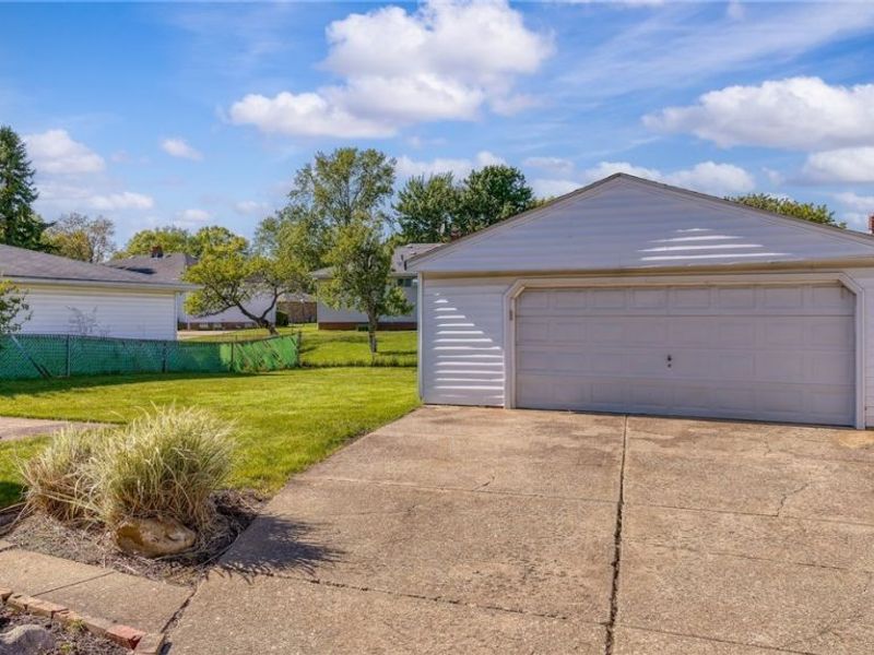 34605 Glen Drive , Eastlake, OH 44095 Photo 4