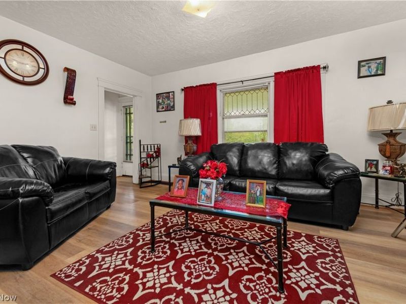 9701 Parkview Avenue , Cleveland, OH 44104 Photo 8