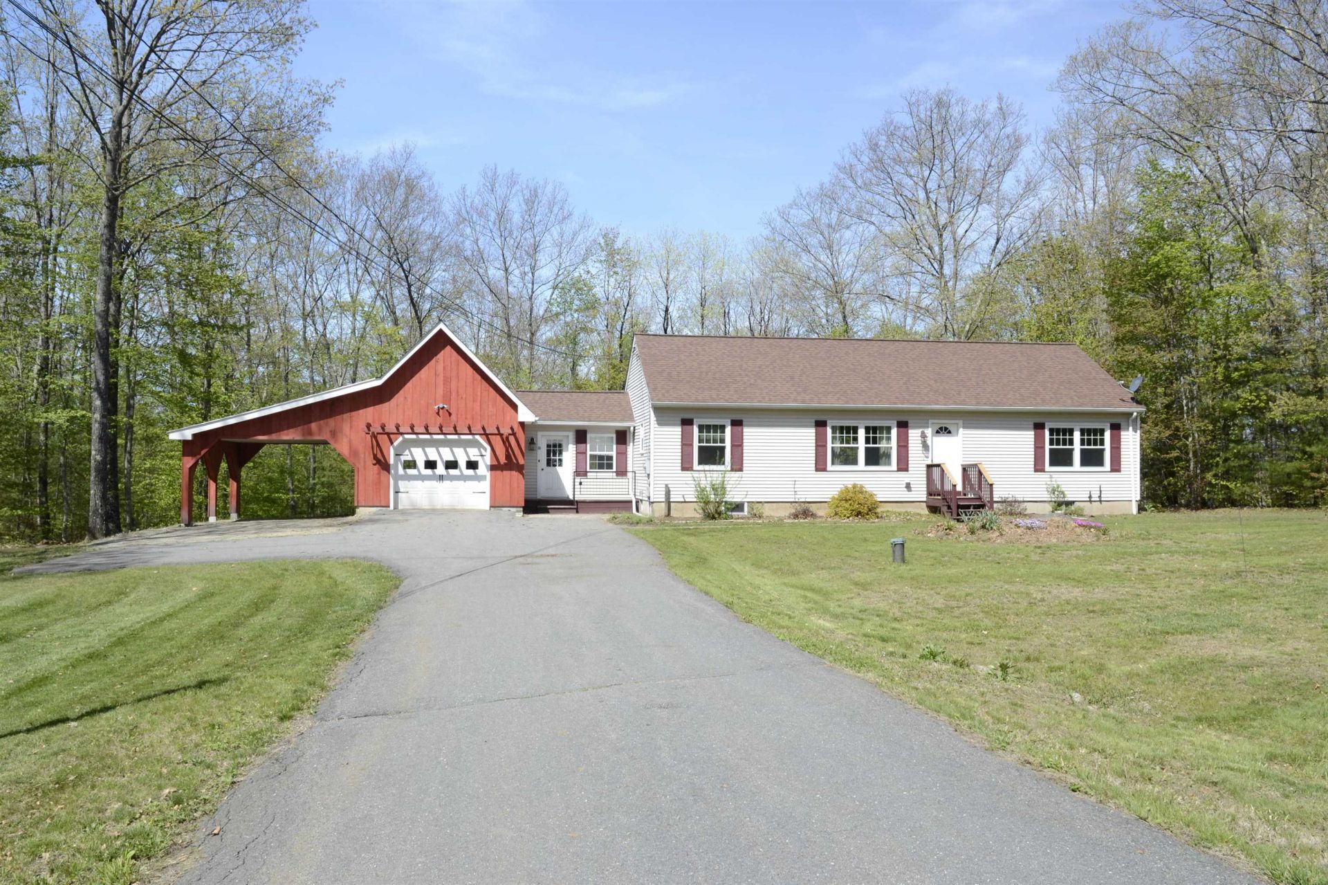 30 Acorn Drive, Winchester, NH 03470 Main Photo