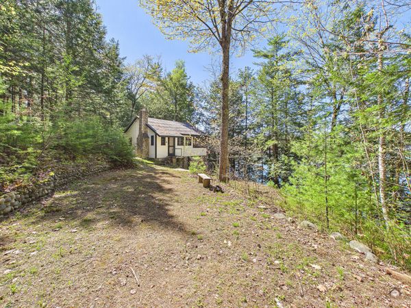 587 Scenic Drive E, Manchester, ME 04351