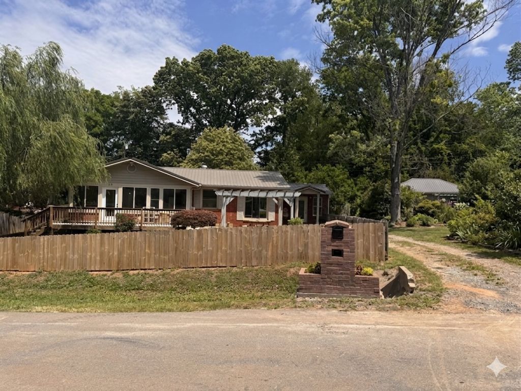 28 Hayes St , Clarksville, TN 37040 Main Photo