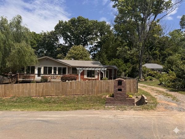 28 Hayes St , Clarksville, TN 37040