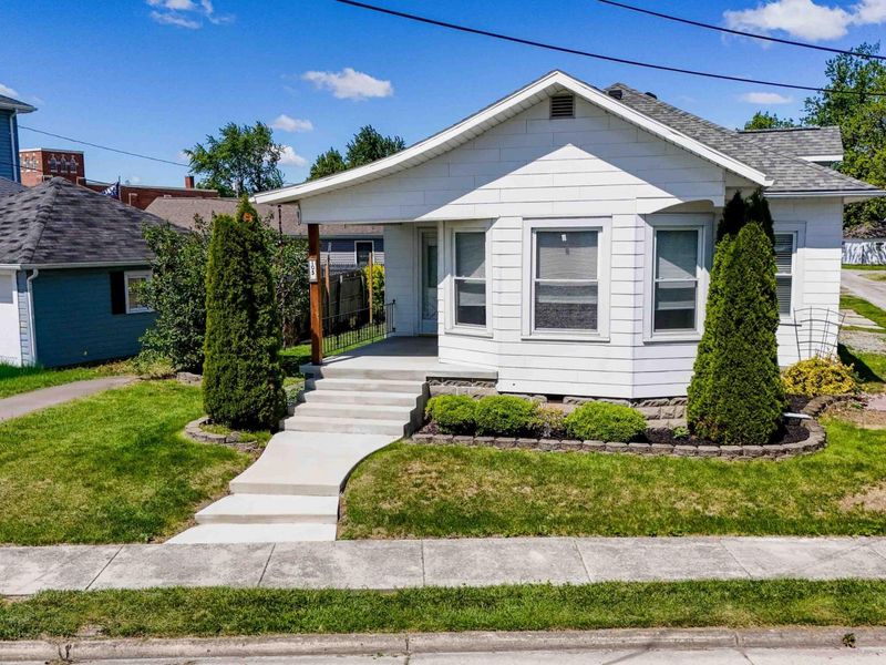 105 S Pine Street, Wapakoneta, OH 45895 Photo 1