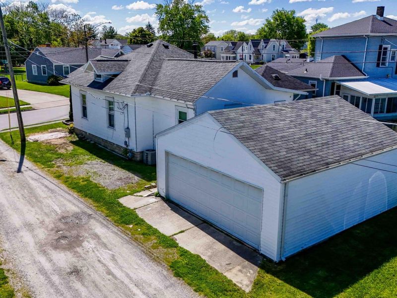 105 S Pine Street, Wapakoneta, OH 45895 Photo 3