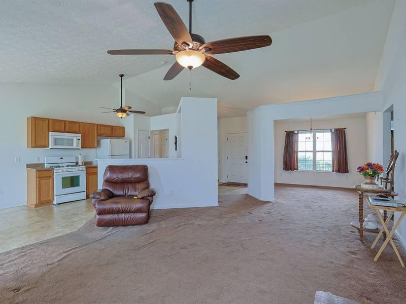 4281 Bergamot Drive, Tipp City, OH 45371 Photo 10