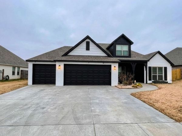 26456 Echelon Drive , Claremore, OK 74019