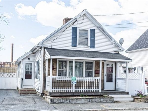 516 Lakeview Ave, Lowell, MA 01850