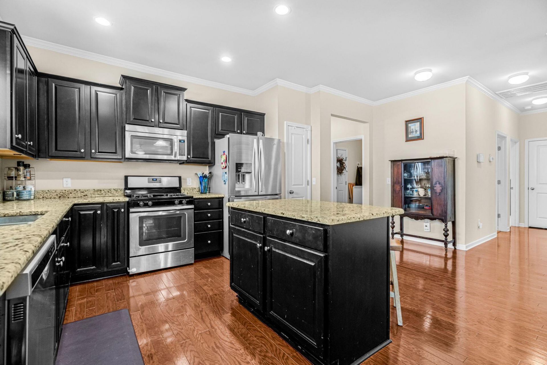 2911 Glenarden Drive Photo 6