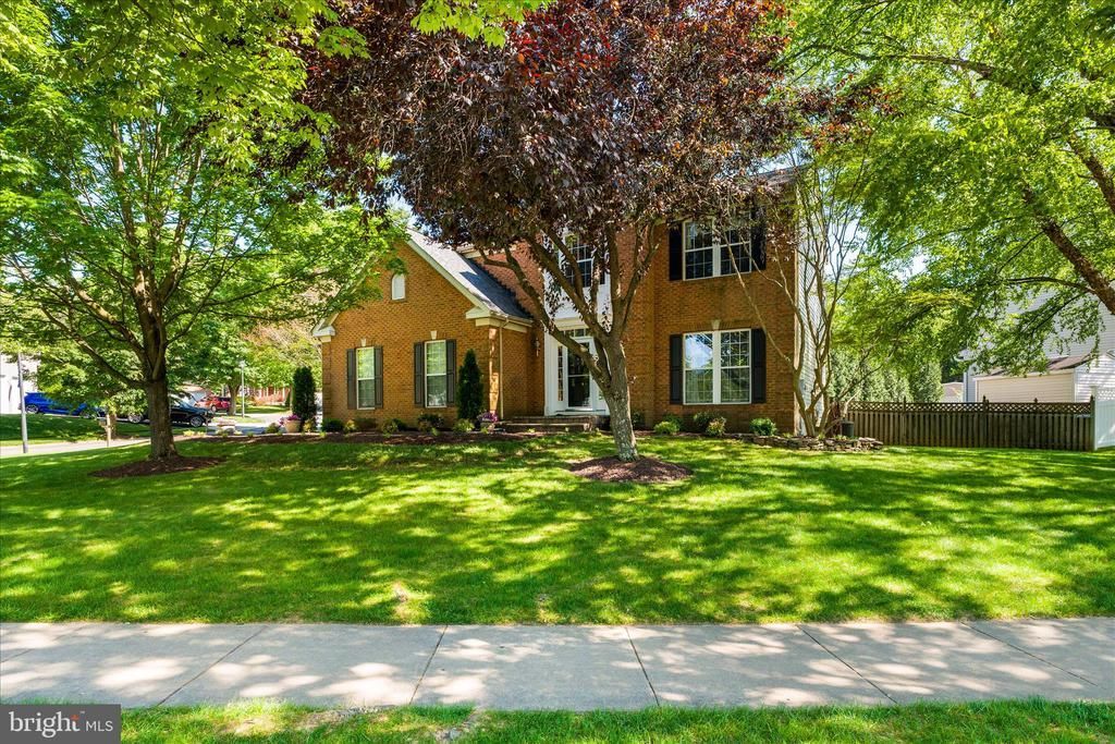 8 ROYAL CROWN COURT , GERMANTOWN, MD 20876