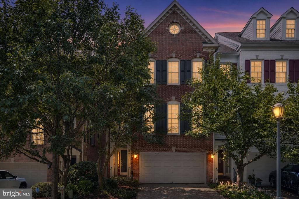 811 Oak Knoll Terrace, Rockville, MD 20850 Main Photo